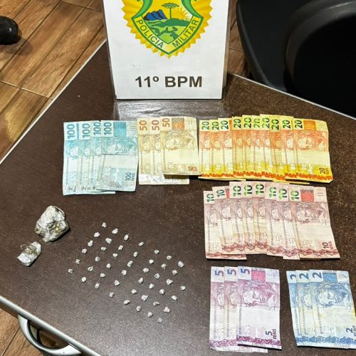 Mulher com tornozeleira eletrônica é presa por tráfico de drogas em Fênix