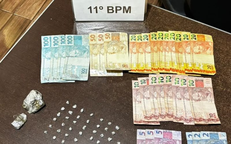 Mulher com tornozeleira eletrônica é presa por tráfico de drogas em Fênix
