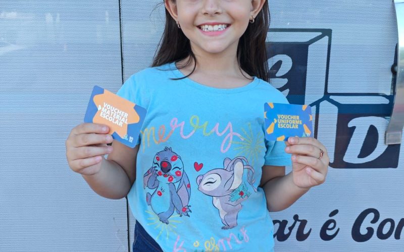 ATENÇÃO! Entrega de vouchers de uniformes e materiais escolares vai até dia 16 na Secretaria de Educação