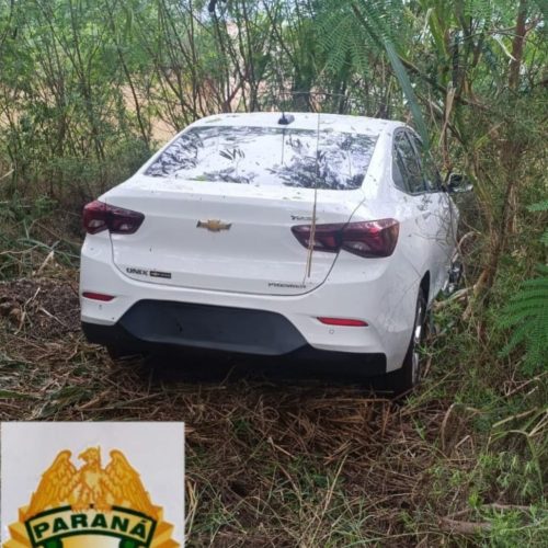 Polícia Militar localiza veículo roubado escondido em mata na área rural de Peabiru