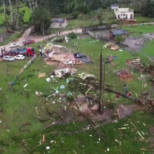 Tornado atinge Piraí do Sul e deixa rastro de destruição nos Campos Gerais