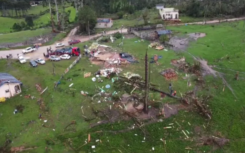 Tornado atinge Piraí do Sul e deixa rastro de destruição nos Campos Gerais