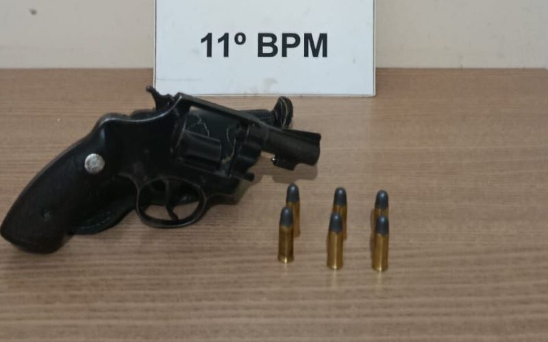 Homem agride sogra idosa, é preso com arma e tenta subornar policiais com R$ 5 mil em Mamborê
