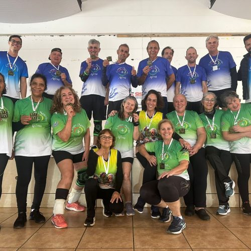 Campo Mourão é campeão no voleibol câmbio masculino e feminino no 1º Jogos do Idoso de Peabiru