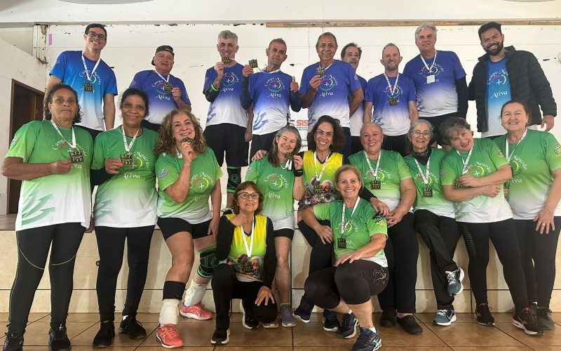 Campo Mourão é campeão no voleibol câmbio masculino e feminino no 1º Jogos do Idoso de Peabiru