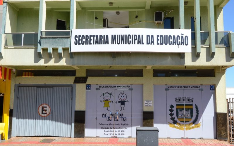 Vouchers para kits de uniformes e materiais escolares serão distribuídos na Secretaria de Educação